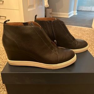 Linea Paolo size 9 wedge booties